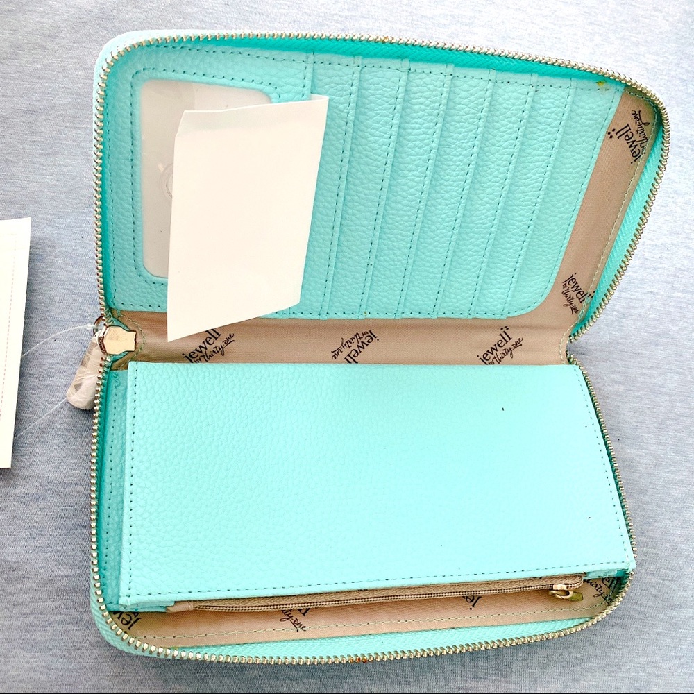Mint color Thirty-One “All About the Benjamins” Wallet.